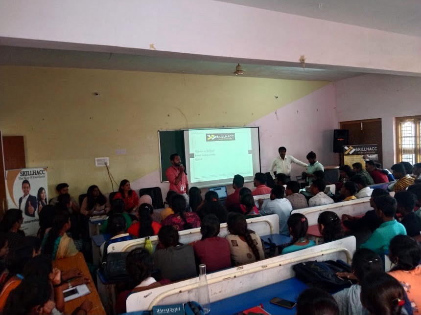 College outreach session focused on job readiness