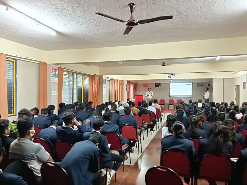 Career awareness seminar with student participation